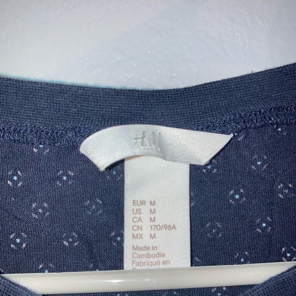 H&M🛍
Women’s T-Shirt Dress 👗 Adjustable Tie Waist. Navy & White pattern
Size:M - Picture 8 of 9